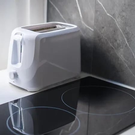 Lovely 1br & 1lr For 4p, Only 15 Min Walk To Center