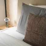 Lovely 1br & 1lr For 4p, Only 15 Min Walk To Center גנט