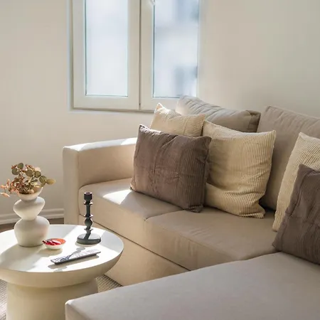 Apartment Lovely 1br & 1lr For 4p, Only 15 Min Walk To Center *