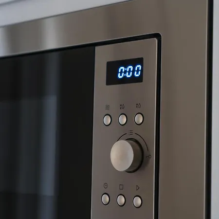 Lovely 1br & 1lr For 4p, Only 15 Min Walk To Center Apartamento