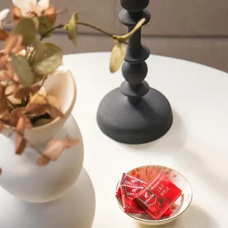 Lovely 1br & 1lr For 4p, Only 15 Min Walk To Center Apartment