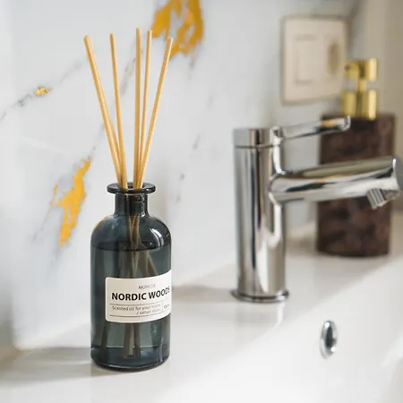 Lovely 1br & 1lr For 4p, Only 15 Min Walk To Center Apartamento *