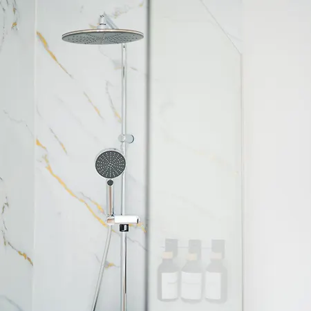 Lovely 1br & 1lr For 4p, Only 15 Min Walk To Center *