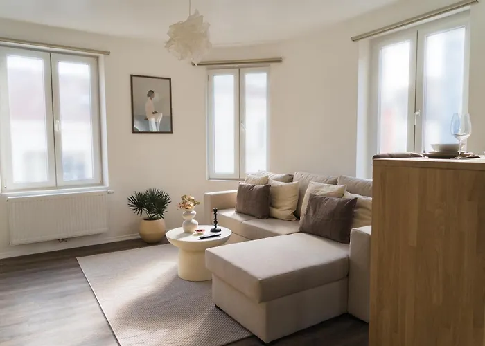 Lovely 1br & 1lr For 4p, Only 15 Min Walk To Center *