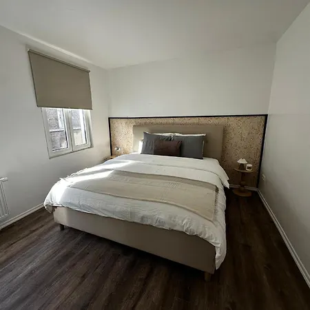 Apartment Lovely 1br & 1lr For 4p, Only 15 Min Walk To Center *